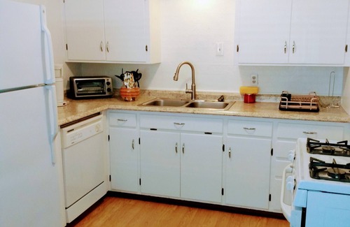 Grant - Glenn House | Casa Sequoyah - quiet, secure hideaway with a perfect midtown location