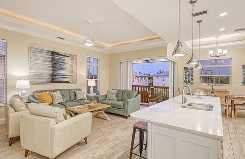 Siesta Key House | Casa Tegula | Pet Friendly 🐶 Ping Pong Table, Private Heated Pool, Steps to Beach!