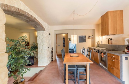 Castelo de Vide Apartment | Casa Terra is nestled on the edge of an olive farm with a swimming pool