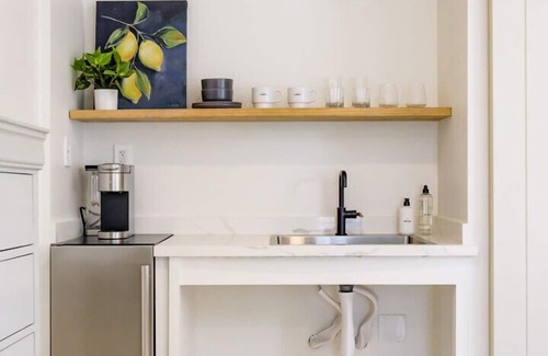 Upper East Apartment | Casa Valerio Unit 6C-Boutique Suite in Downtown Santa Barbara