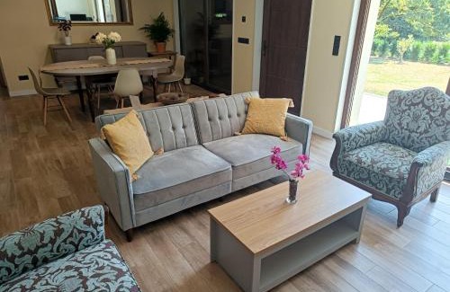 Villalba House | Casa verde de Lobán