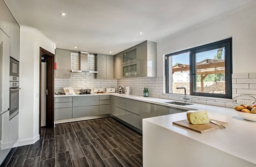 Vilamoura Villa | Casa Verde, Sleeps 12 heated pool Hot tub Pool table. Gardens Child friendly