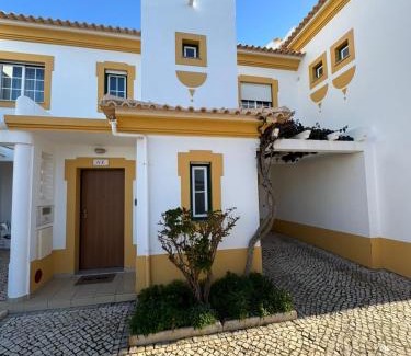 Vale de Carro Apartment | Casa Vila Sul AE