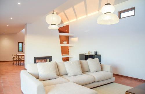 Almoinha House | Casa Vista Verde by LovelyStay