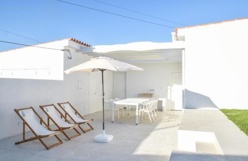 Almoinha House | Casa Vista Verde by LovelyStay