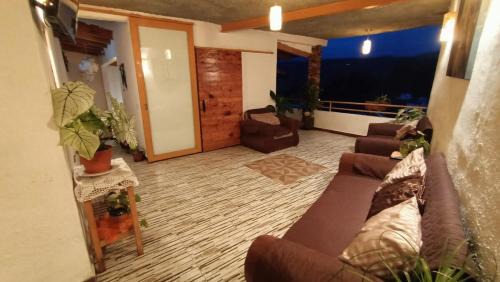 La Capilla House | Casa yuyu