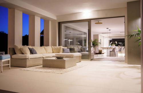 Los Monasterios Villa | CasaBlanca Villa Valencia