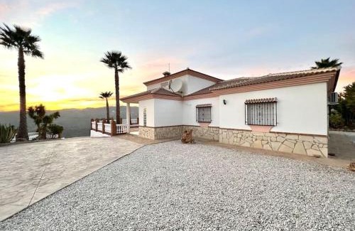 Vinuela Villa | CasaBlanca Villa Rural con piscina y barbacoa