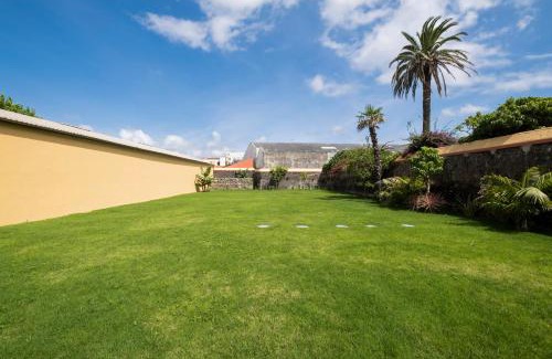 Ponta Delgada House | Casas Amarelas Azores