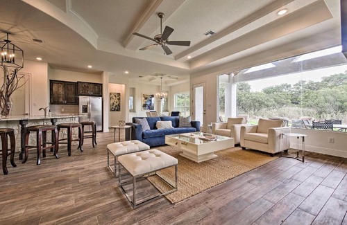 Spring Branch House | Cascada at Canyon Lake about 1 Mi to Wedding Venues!