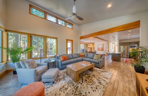 Westbrook Meadows Apartment | Cascade Crest-Family Friendly Home, Hot Tub, Private Yard