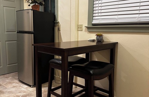 Old Fort Lowell Apartment | Casita Magnolia – Private Desert Studio w/Kitchenette & Parking