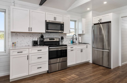 Kent Narrows Boat Rental | Cass-Away Luxury Houseboat