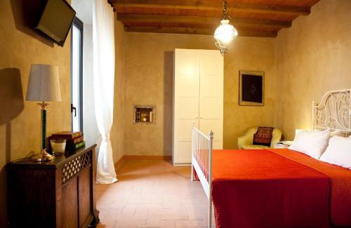 Peschiera Maraglio Apartment | Castello Oldofredi