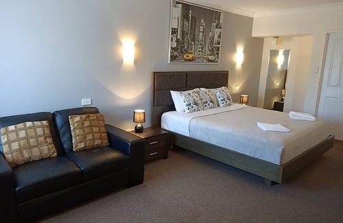 Castlemaine Hotel | Castle Motel