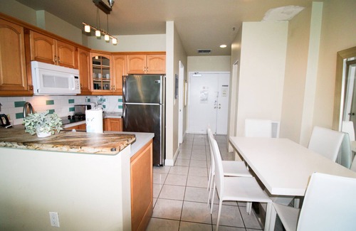 Mid Beach Condo | Castle PH2 Penthouse, Balcony, Stunning Views, Pool access, Gym, Tennis and Free Valet Parking!