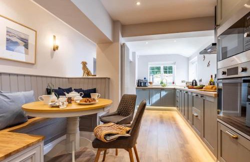 East Ayton House | Castle View Cottage - HTub & EV Charging