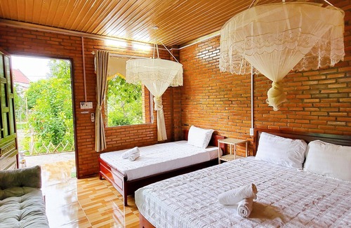 Quan Tom Cabin | Cat Tien Farmer Lodge
