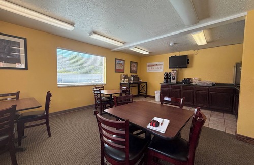 Caineville Hotel | Cathedral Valley Inn