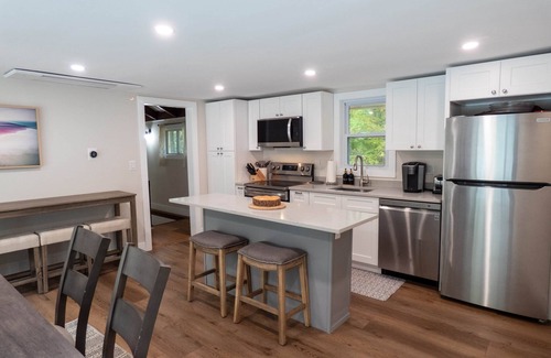 White Lake House | Catskills Hideaway with Heated Pool