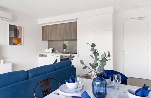 Caulfield North Apartment | Caulfield Elegance: Chic Abode