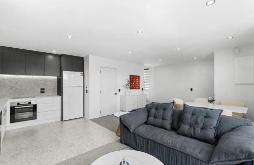 Sydenham Apartment | CBD Contemporary Comfort Townhouse 2 Bed 2Bath