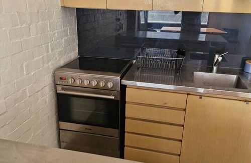 Geelong Apartment | CBD Geelong Apt w/Free Parking