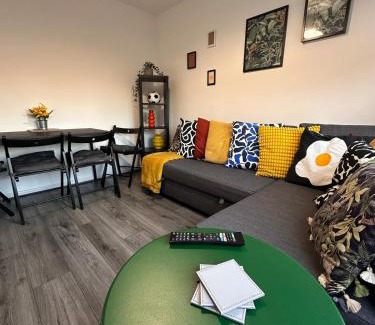 Weston on Trent Apartment | CBS Arena - Modern Home Near M6 NEC and UHCW Hospital - Ideal for Work Stays