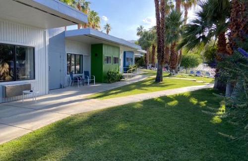 Cathedral City Cove Resort | CCBC Resort Hotel - A Gay Men's Resort