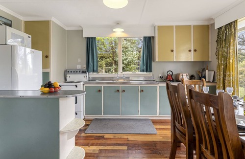Te Rangiita Cottage | Cedar Cottage - Tauranga Taupo Holiday Home