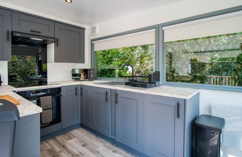 Penally Ski Chalet | Cedars Lodge - Hot Tub - Penally - Tenby