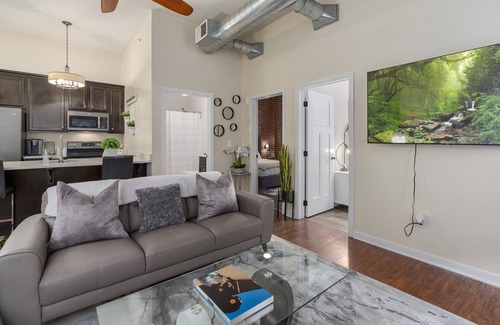 St. Paul's Park Apartment | Center City Allentown entirehome