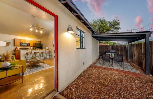 Blenman-Elm Apartment | Central/1 BR & 1 BA/Fenced/Cozy/Guesthouse