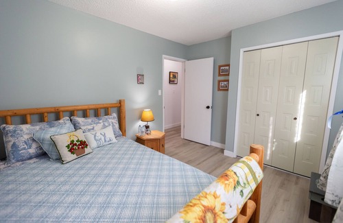 Whyte ave House | Central, 2 bedroom King/Queen, Semidetached House in French Quarter