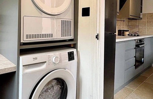 Hereford House | Central 2BR I Pets I Parking