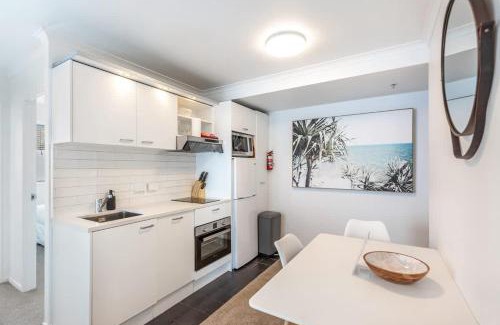 Grafton Apartment | Central 3BR Full Kitchen & Amenities Zodiak Stays