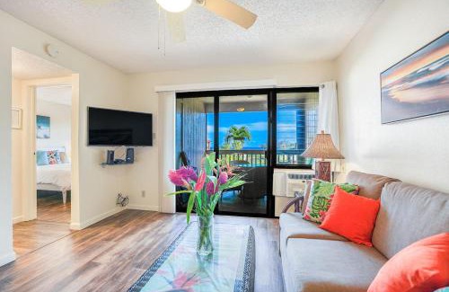 Nawiliwili House | Central and Bright 2 BR, 2 BA, Pool and Oceanview
