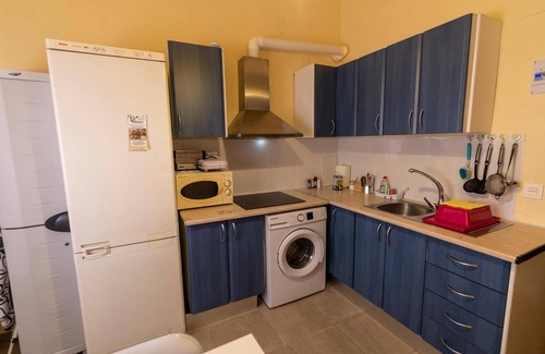 Genil Apartment | 'Central Apartment Granada' with Shared Terrace, Wi-Fi and Air Conditioning