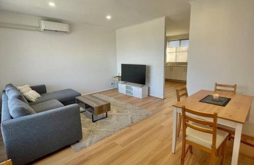 Dandenong Apartment | Central Apartment near Dandenong Hospital & Market