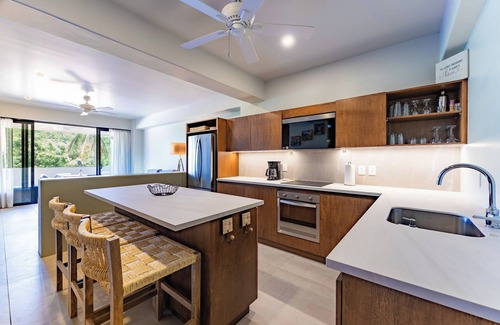 Crucecita Condo | Central Chahué Condo – Walk to Beach, Restaurants, Wine Shops & More