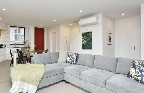 Christchurch City Centre House | Central City Stay – Walk Everywhere + Free Carpark- Lichfield Apartment