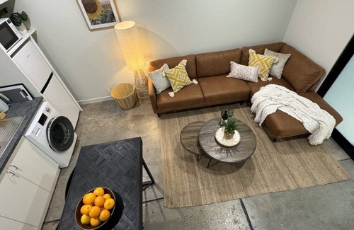 Devonport Apartment | Central Devonport Loft- A/C Near Ocean & CBD