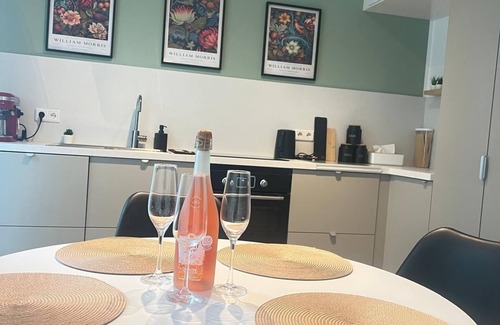 Stadtkern Apartment | Central, family-friendly apartment with terrace and underground garage in Essen