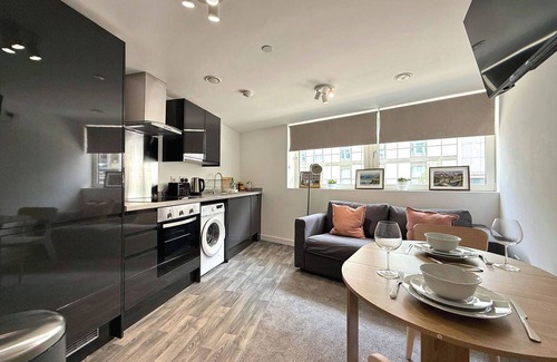 Sheffield City Centre Apartment | Central Sheffield 1-Bed Flat – Sleeps 3, City Views, Full Kitchen