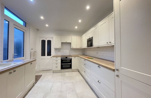 Keswick Apartment | Central Keswick home sleeping 10 guests