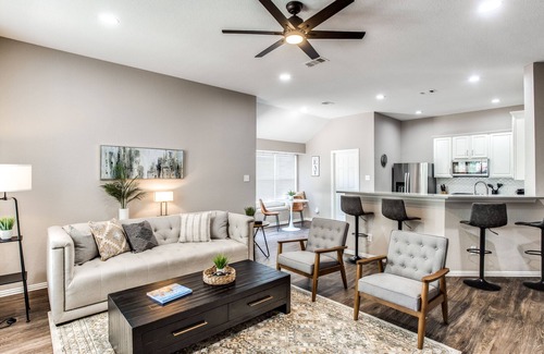 Starwood Village House | Central location Frisco Renovated Office Wifi