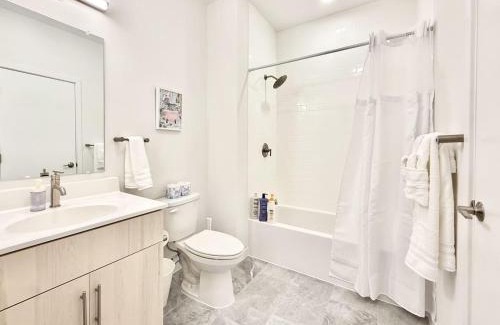 Poplar Apartment | Central Philly 1Br Apt with Gym