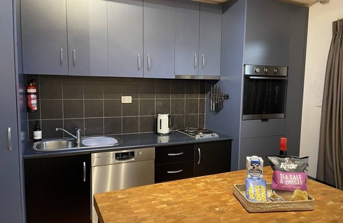 Hepburn Springs House | Centrally located 2-bedroom luxury pet friendly villa in Australia’s spa country