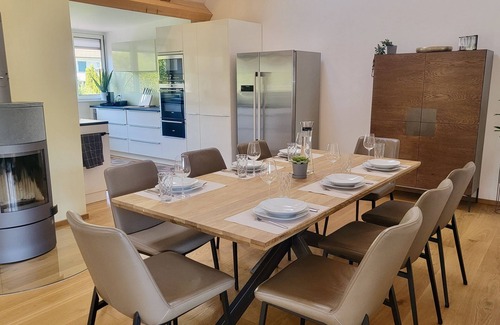 Spiez Apartment | Centrally located, modern Loft w/Lake & Mountain views. Free Parking, Fast wifi