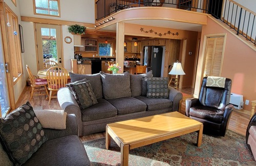 Moose Pass Ski Chalet | Centrally Located Private Awesome View Custom Chalet. Bonus Hot Tub